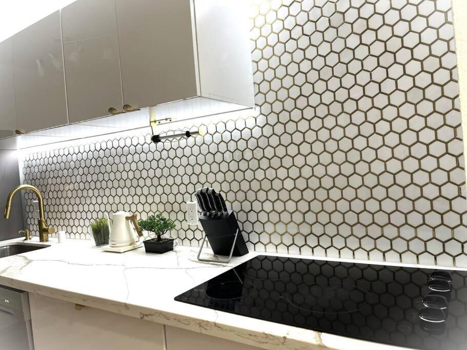 Huge Patio Washerdryer 1 Bedroom Banyan Free Parking 5 Min To Beach Honolulu Exterior photo