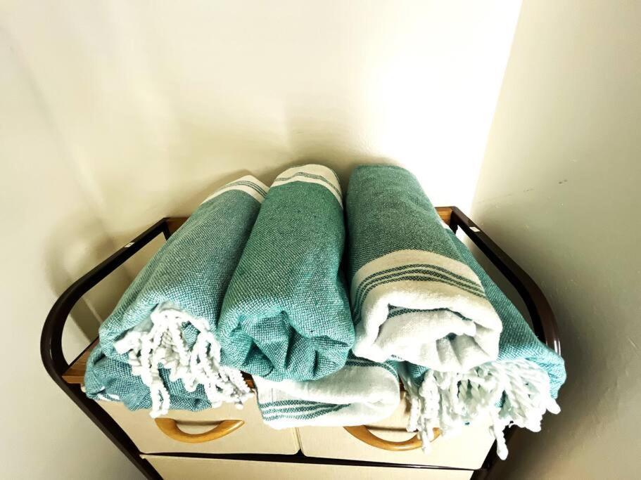 Huge Patio Washerdryer 1 Bedroom Banyan Free Parking 5 Min To Beach Honolulu Exterior photo